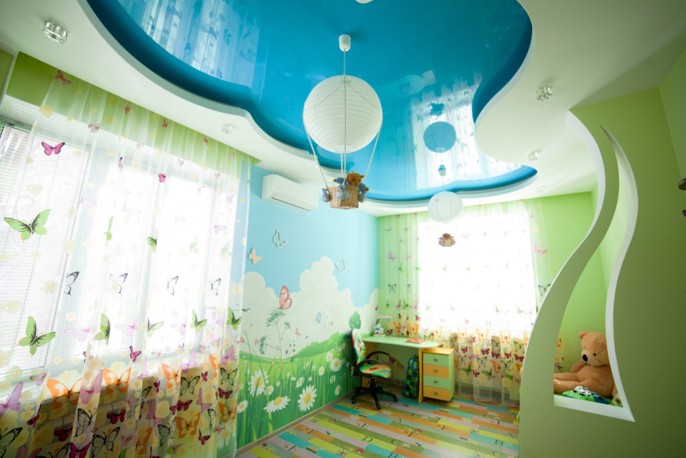 Глянцевые натяжные потолки-100