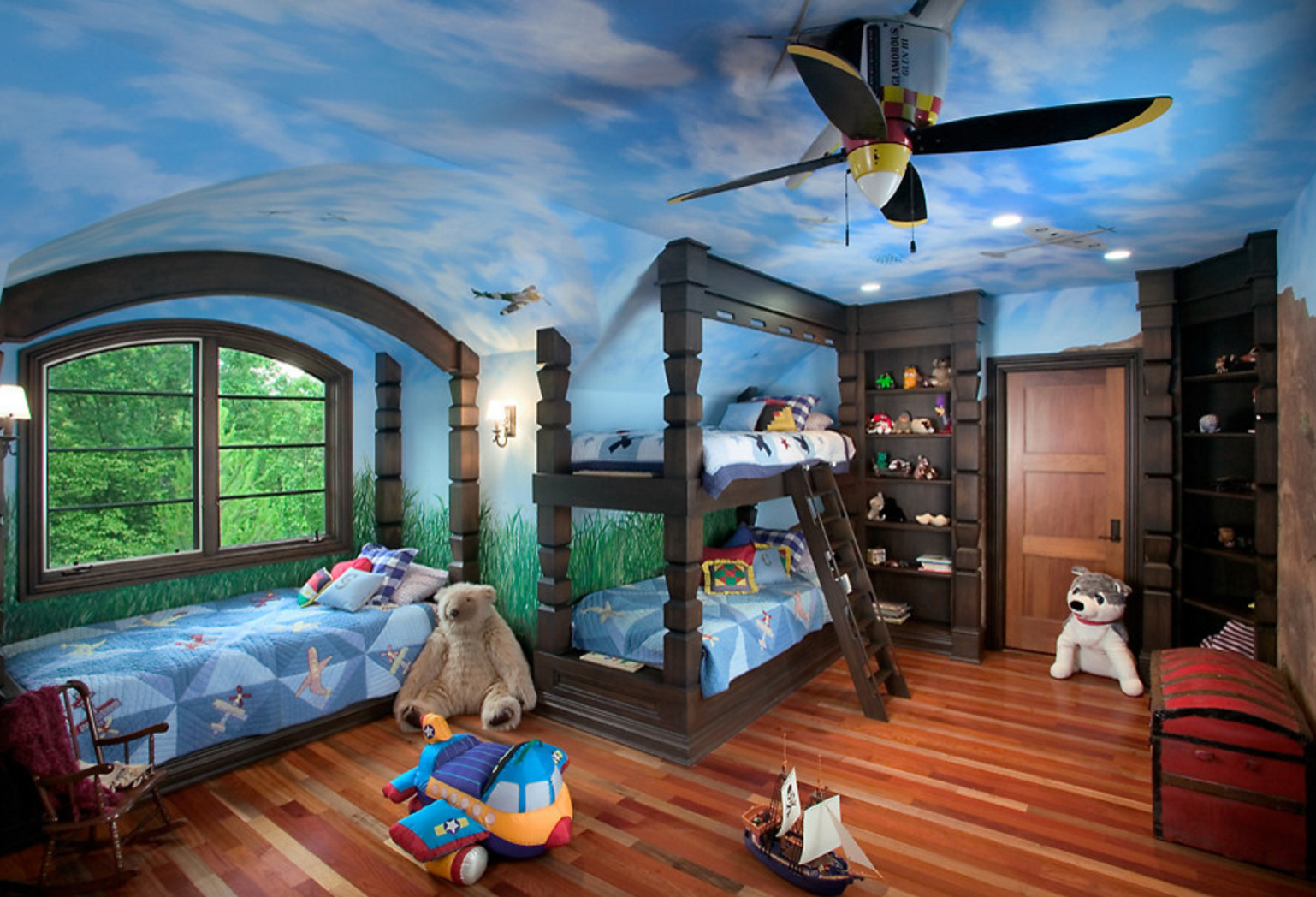 Картинки комнаты мальчиков. Интересные детские комнаты. Необычные комнаты. Необычная детская комната для мальчика. Сказочный интерьер детской комнаты.