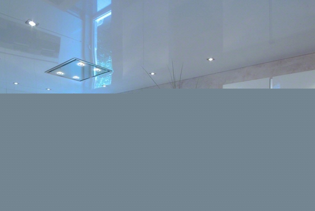 Глянцевые натяжные потолки-99