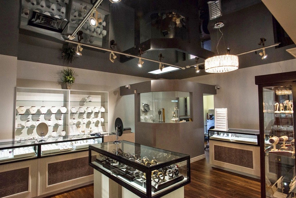 Глянцевые натяжные потолки-83