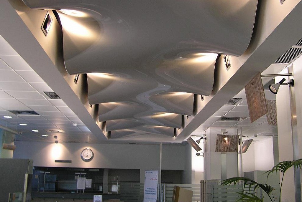 Глянцевые натяжные потолки-104