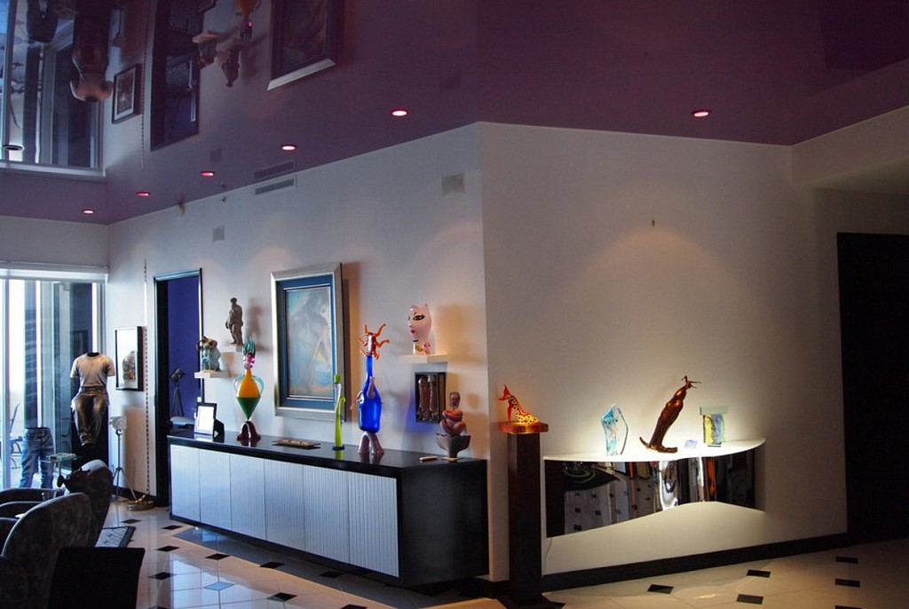 Глянцевые натяжные потолки-75