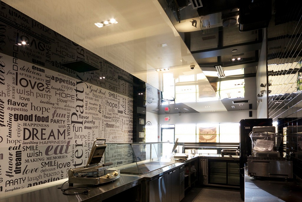 Глянцевые натяжные потолки-90