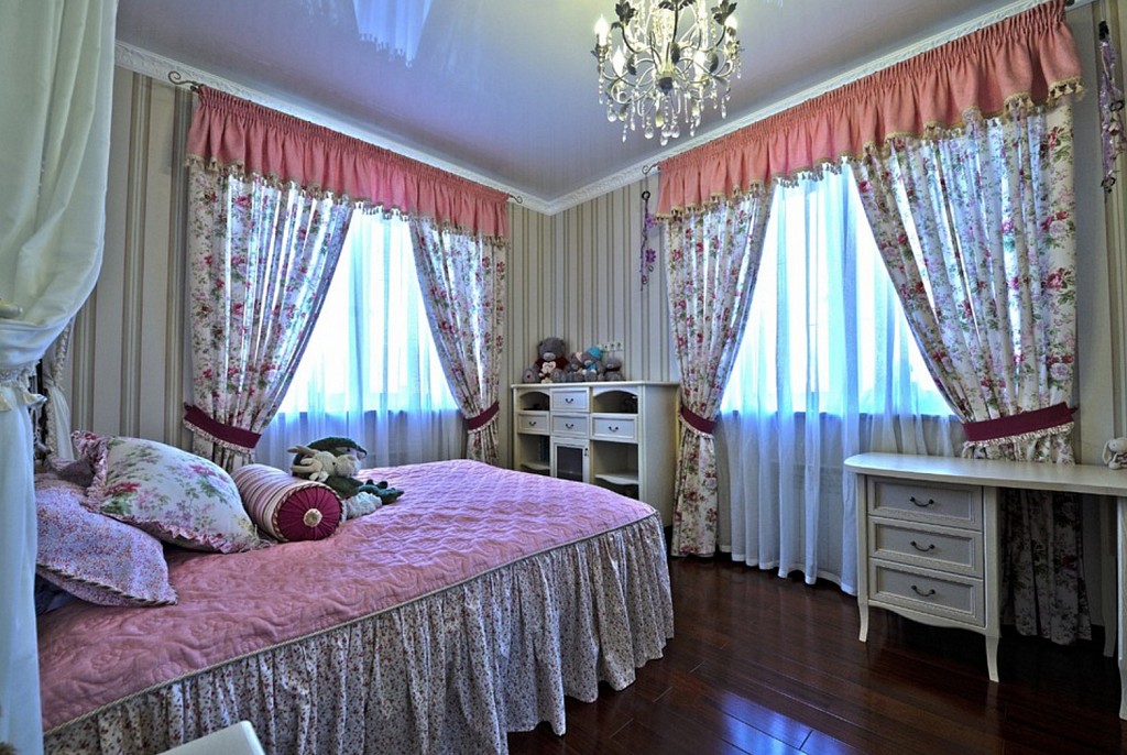 Глянцевые натяжные потолки-24