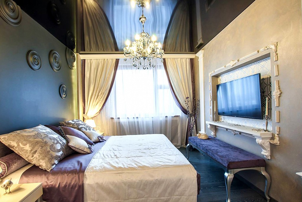 Глянцевые натяжные потолки-94