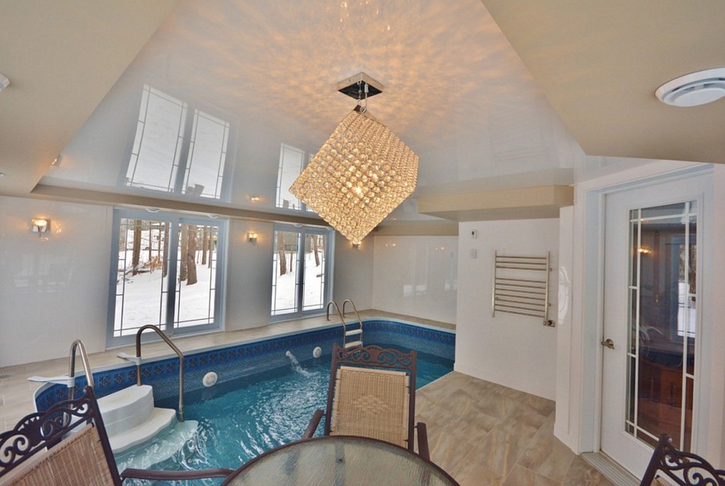 Глянцевые натяжные потолки-70