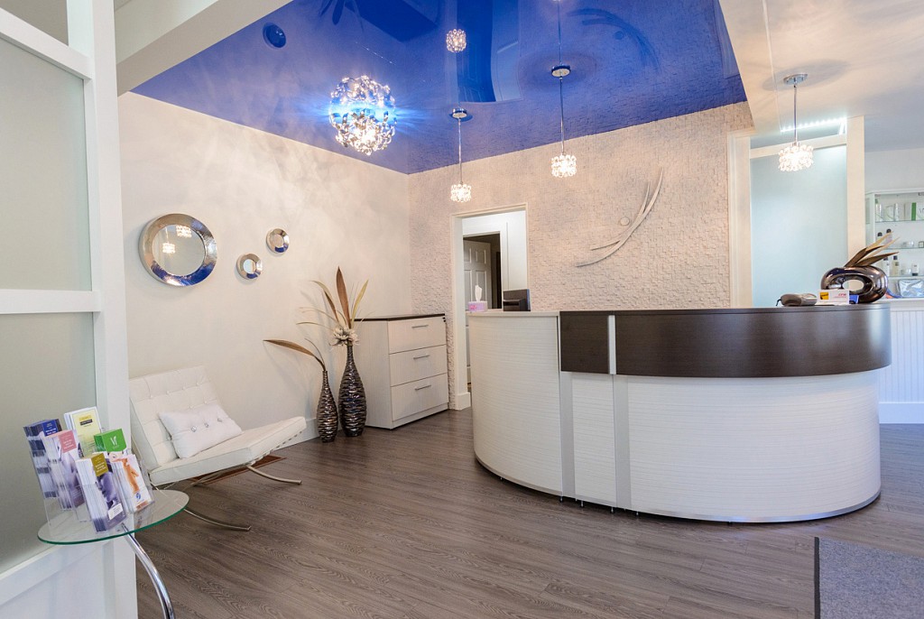 Глянцевые натяжные потолки-85