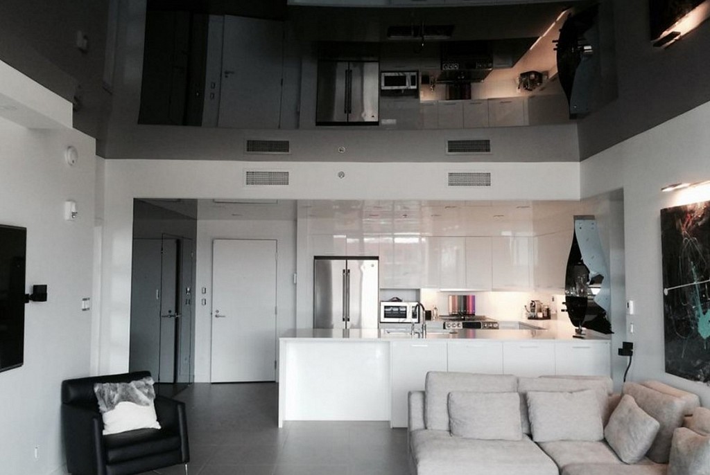 Глянцевые натяжные потолки-73