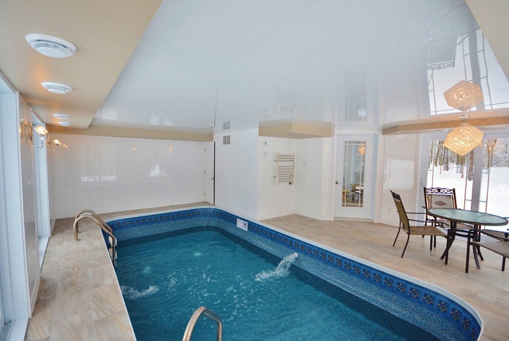 Глянцевые натяжные потолки-69