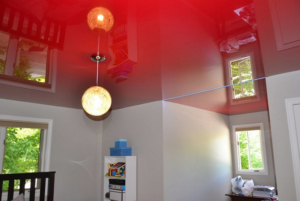 Глянцевые натяжные потолки-72