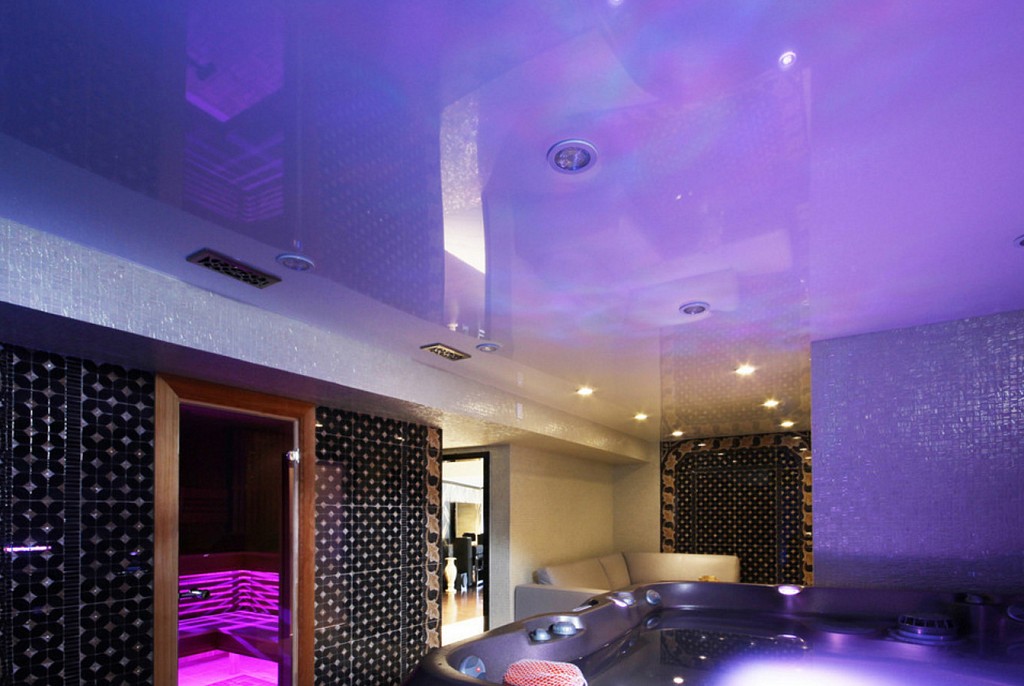 Глянцевые натяжные потолки-60