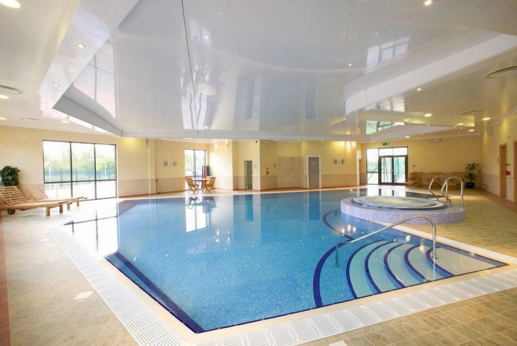 Глянцевые натяжные потолки-32