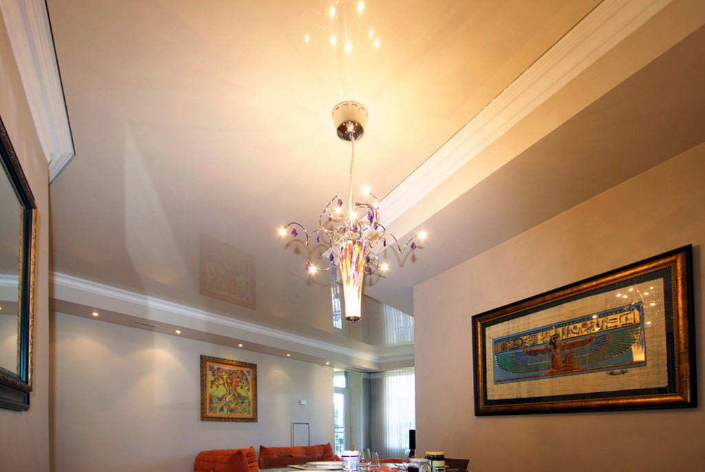 Глянцевые натяжные потолки-54