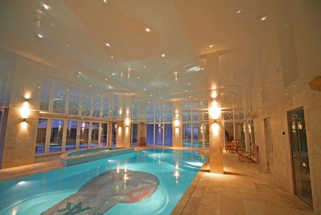 Глянцевые натяжные потолки-97