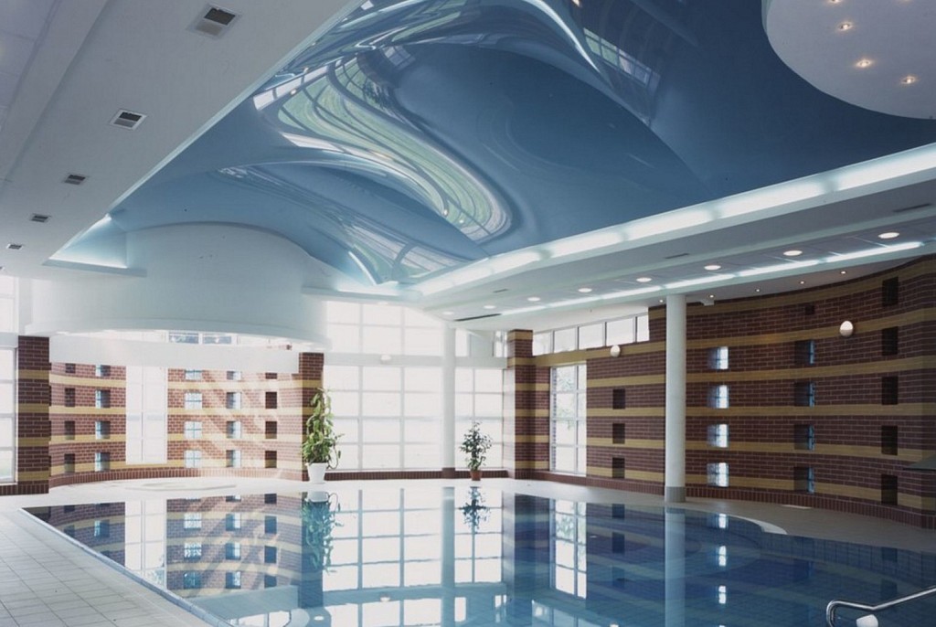 Глянцевые натяжные потолки-30