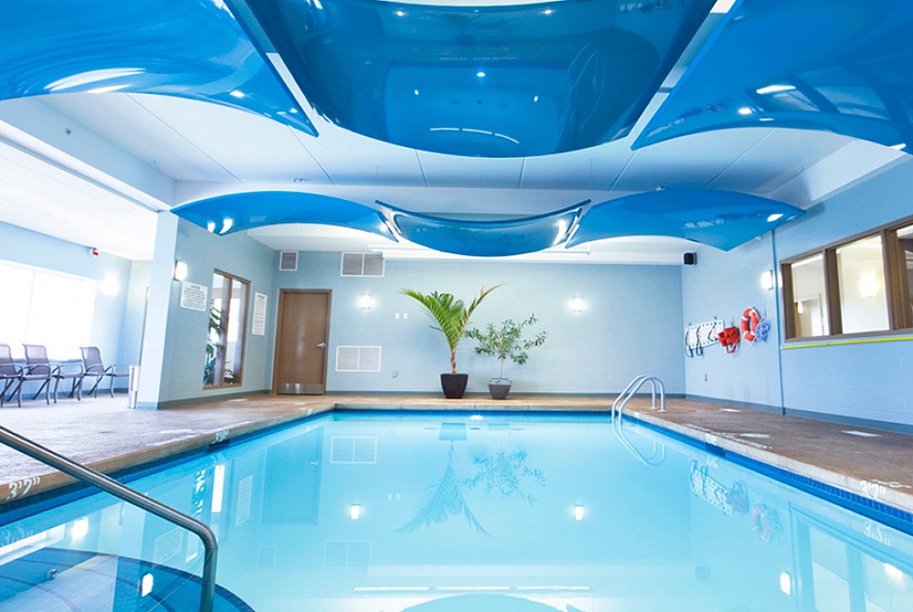 Глянцевые натяжные потолки-82